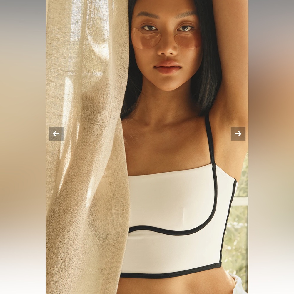 Alo Airbrush Streamlined Bra Tank Ivory & Black Trim